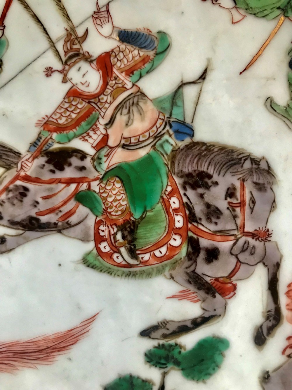 Rare Chinese Kangxi ‘Mounted Warriors' charger (1662-1722) View III
