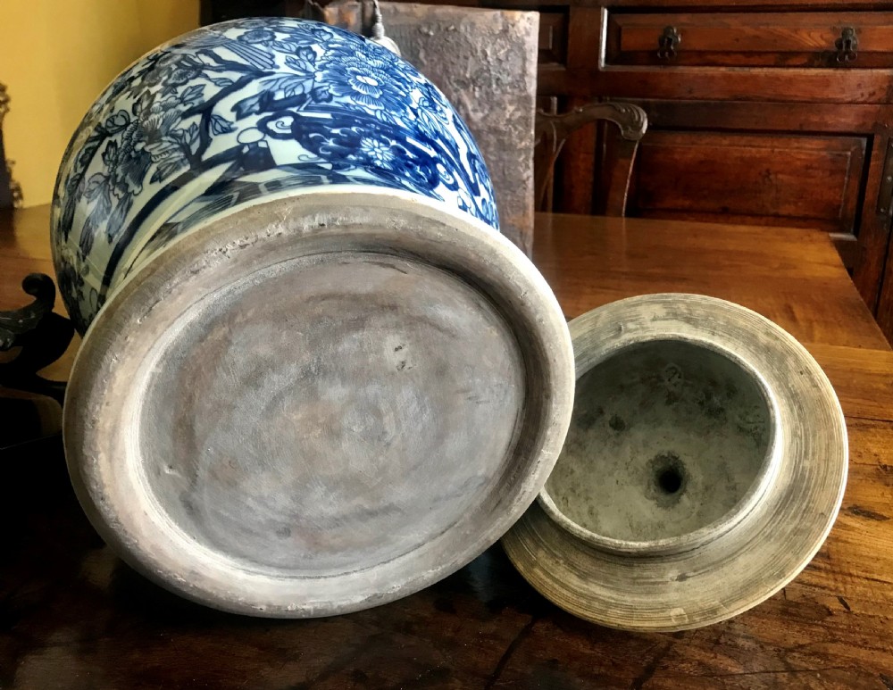Large Qing Dynasty Chinese blue and white porcelain jar. View III