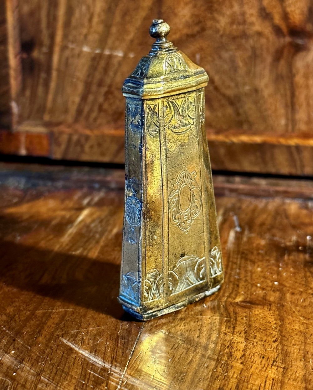 William and Mary gilt etui c.1700. View II