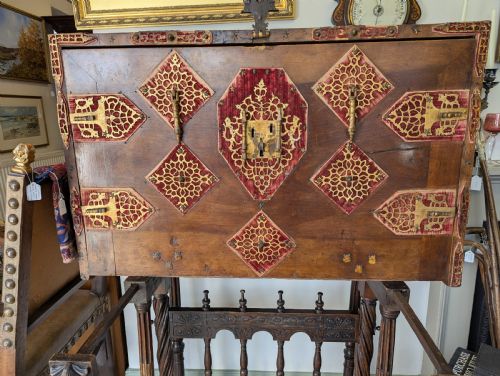EARLY 1700S WALNUT SPANISH VARGUENO WITH 19TH CENTURY STAND - ADDITIONAL PHOTO 1