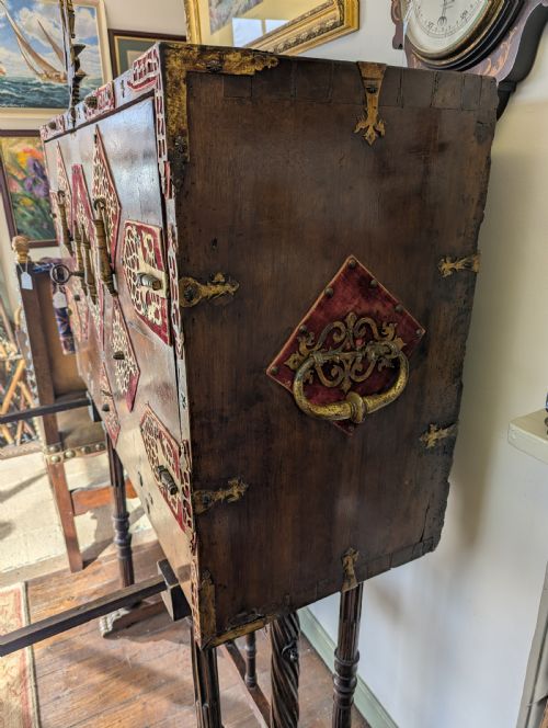EARLY 1700S WALNUT SPANISH VARGUENO WITH 19TH CENTURY STAND - ADDITIONAL PHOTO 4