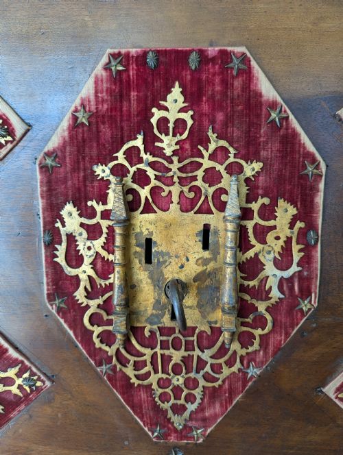 EARLY 1700S WALNUT SPANISH VARGUENO WITH 19TH CENTURY STAND - ADDITIONAL PHOTO 6