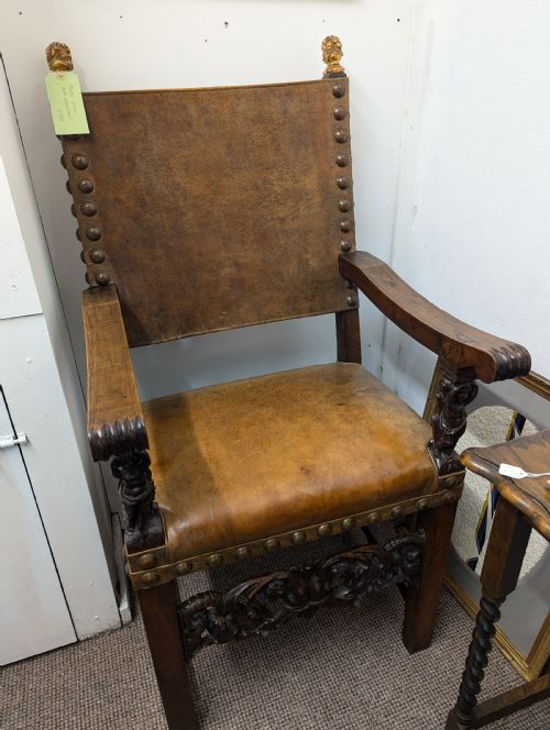 18TH CENTURY EUROPEAN WALNUT AND LEATHER THRONE CHAIR - ADDITIONAL PHOTO 7