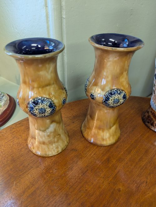 A PAIR OF ROYAL DOULTON AMBER DRIP GLAZE AND ROSETTE VASES - ADDITIONAL PHOTO 3