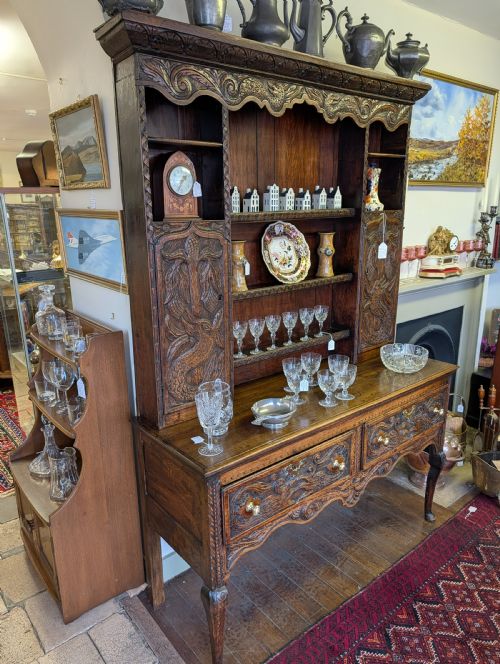 18TH CENTURY ORNATELY CARVED JACOBEAN OAK DRESSER - ADDITIONAL PHOTO 3
