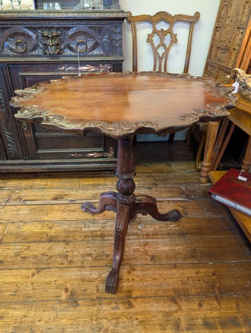 19TH CENTURY CHIPPENDALE STYLE TILT TOP SCALLOPED EDGE TABLE - ADDITIONAL PHOTO 10