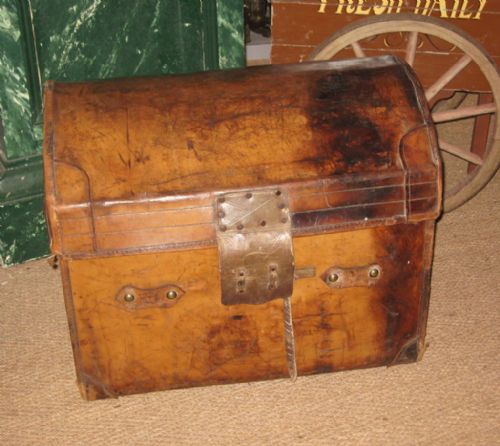 LARGE VICTORIAN LEATHER TRUNK - ADDITIONAL PHOTO 1