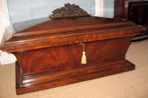 huge regency mahogany cellarette - CATEGORY: ANTIQUE MISCELLANEOUS - DATED 1800