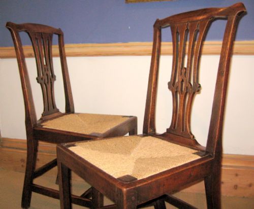 PAIR OF CHIPPENDALE PERIOD ELM SIDE CHAIRS - ADDITIONAL PHOTO 1