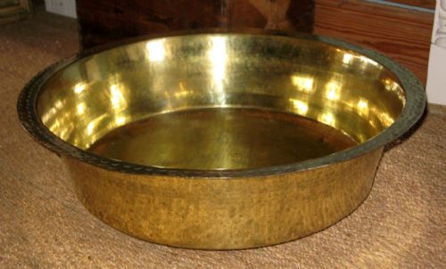 LARGE SEVENTEENTH CENTURY DUTCH BRASS BOWL - ADDITIONAL PHOTO 3