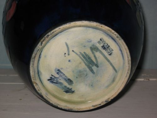 MOORCROFT LEAF AND BERRY PATTERN VASE - ADDITIONAL PHOTO 3