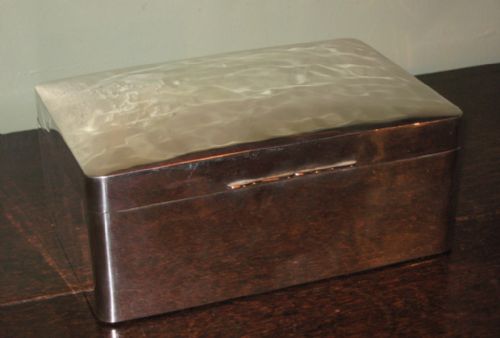 very large solid silver cigar box - CATEGORY: ANTIQUE BOXES - DATED 1910