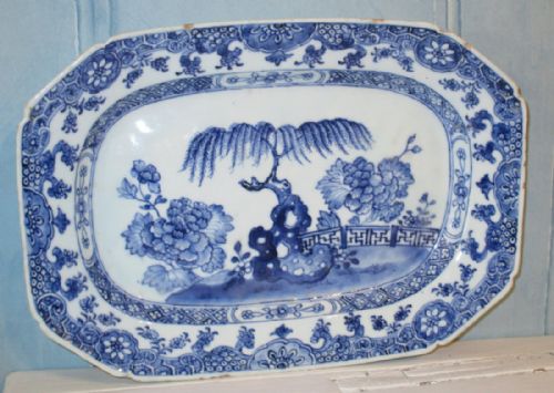 small chinese qianlong porcelain platter - CATEGORY: ANTIQUE CERAMICS - DATED 1750