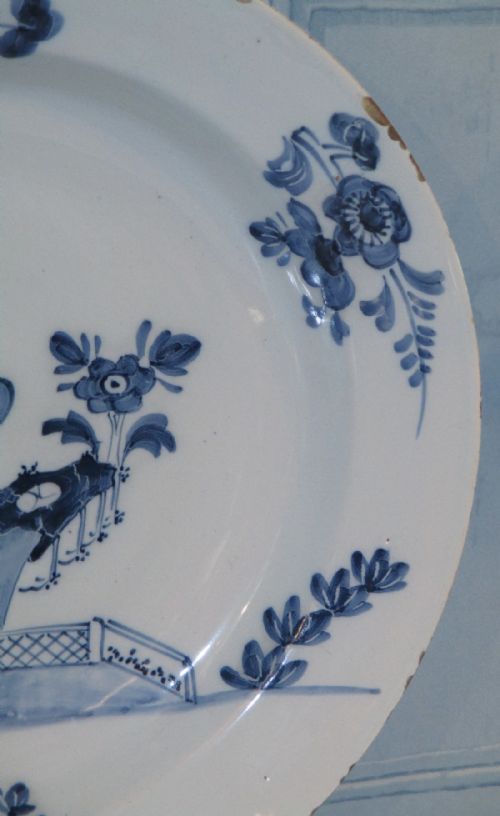 SUPERB ENGLISH DELFT CHARGER WITH PEACOCK - ADDITIONAL PHOTO 1