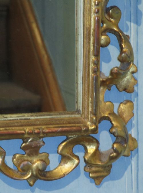SMALL ITALIAN CARVED GILTWOOD MIRROR - ADDITIONAL PHOTO 2
