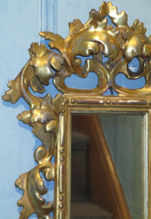SMALL ITALIAN CARVED GILTWOOD MIRROR - ADDITIONAL PHOTO 5