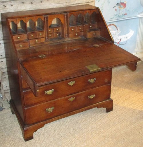 SUPERB ORIGINAL GEORGE II OAK BUREAU - ADDITIONAL PHOTO 1