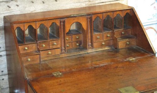 SUPERB ORIGINAL GEORGE II OAK BUREAU - ADDITIONAL PHOTO 2