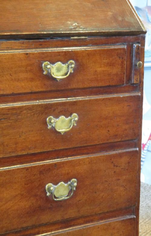 SUPERB ORIGINAL GEORGE II OAK BUREAU - ADDITIONAL PHOTO 3