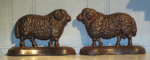 pair of cast iron sheep - CATEGORY: ANTIQUE METAL - DATED 1860