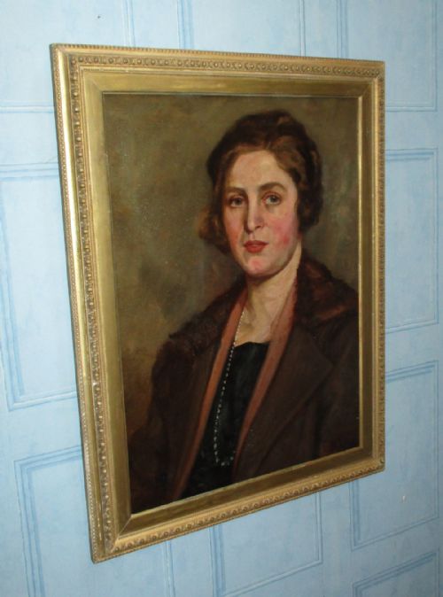 FINE QUALITY PORTRAIT OIL PAINTING OF A LADY - ADDITIONAL PHOTO 1