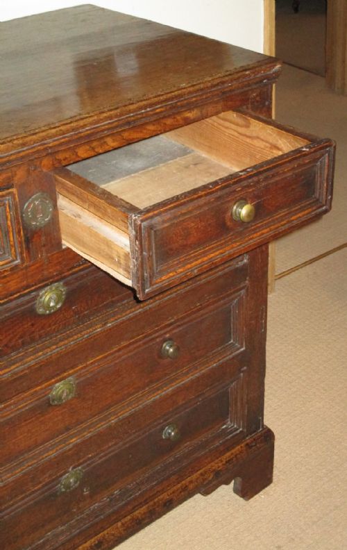 EARLY OAK CHEST OF DRAWERS - ADDITIONAL PHOTO 6