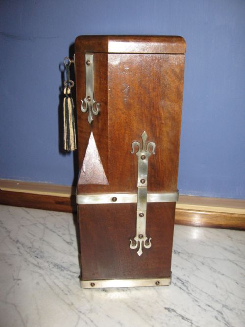 UNUSUAL WALNUT GOTHIC REVIVAL BOX - ADDITIONAL PHOTO 1