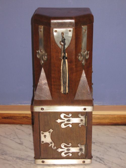 UNUSUAL WALNUT GOTHIC REVIVAL BOX - ADDITIONAL PHOTO 2