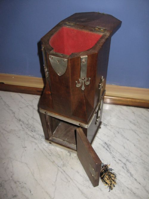 UNUSUAL WALNUT GOTHIC REVIVAL BOX - ADDITIONAL PHOTO 4