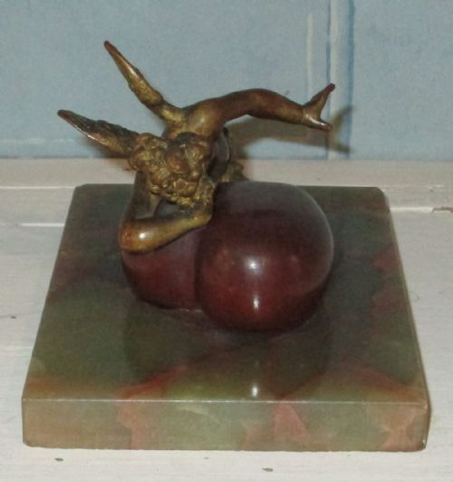 FRENCH GILT BRONZE CHERUB LISTENING TO A HEART - ADDITIONAL PHOTO 4
