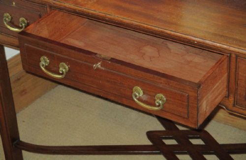 CHINESE CHIPPENDALE STYLE SIDE TABLE - ADDITIONAL PHOTO 5