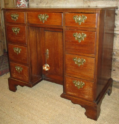 GEORGIAN OAK KNEEHOLE DESK - ADDITIONAL PHOTO 1