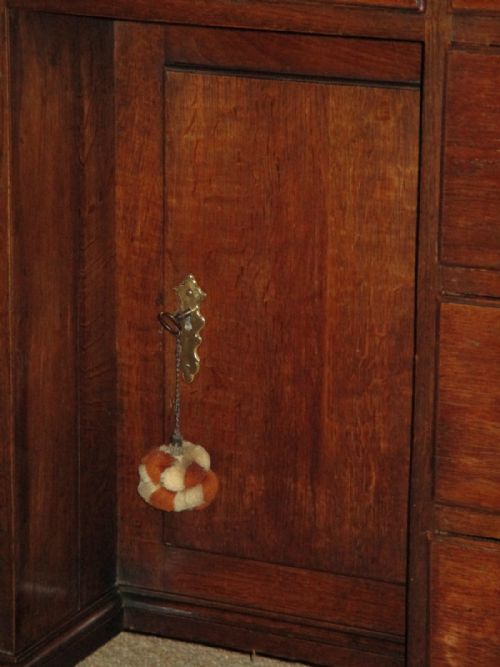 GEORGIAN OAK KNEEHOLE DESK - ADDITIONAL PHOTO 5