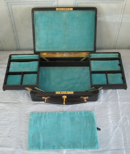FINE LEATHER JEWELLERY CASE - ADDITIONAL PHOTO 1