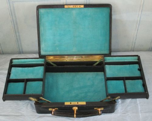 FINE LEATHER JEWELLERY CASE - ADDITIONAL PHOTO 4