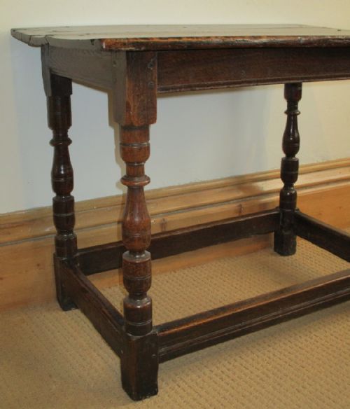 SMALL EARLY OAK SIDE TABLE - ADDITIONAL PHOTO 2