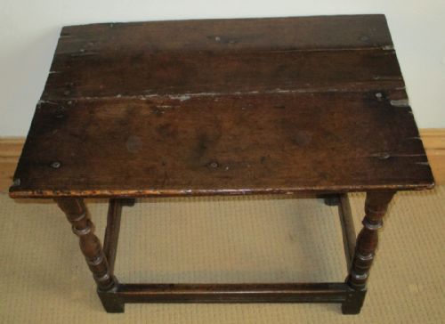 SMALL EARLY OAK SIDE TABLE - ADDITIONAL PHOTO 3