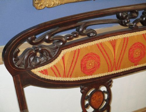 FINE ART NOUVEAU MAHOGANY SETTEE - ADDITIONAL PHOTO 3