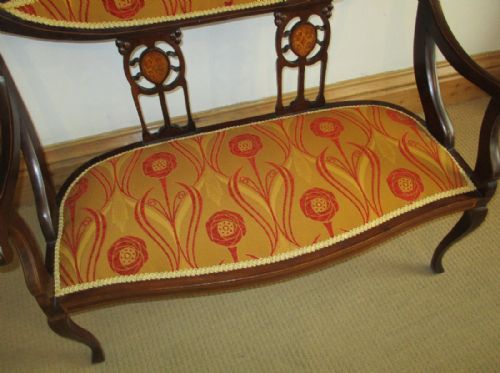 FINE ART NOUVEAU MAHOGANY SETTEE - ADDITIONAL PHOTO 4