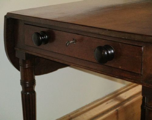 SMALL GEORGIAN MAHOGANY PEMBROKE TABLE - ADDITIONAL PHOTO 1