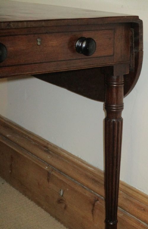 SMALL GEORGIAN MAHOGANY PEMBROKE TABLE - ADDITIONAL PHOTO 4