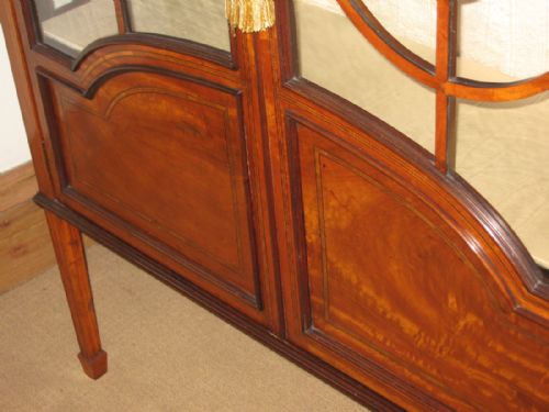 FINE EDWARDIAN SATINWOOD DISPLAY CABINET - ADDITIONAL PHOTO 4