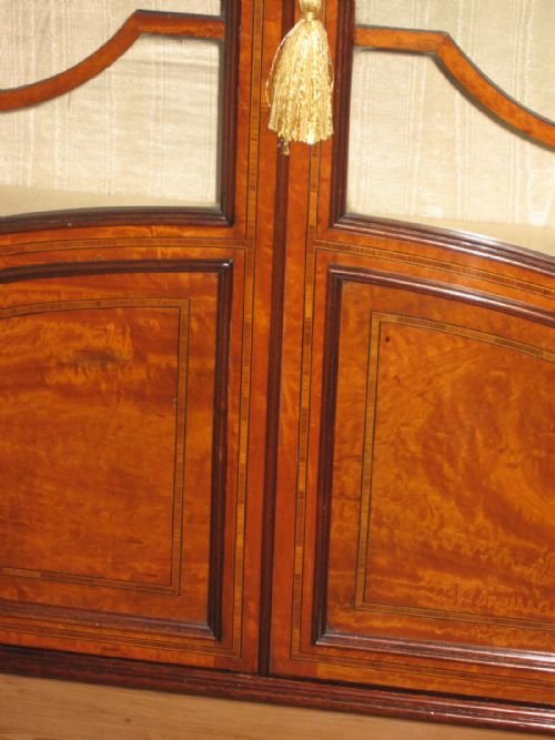FINE EDWARDIAN SATINWOOD DISPLAY CABINET - ADDITIONAL PHOTO 5