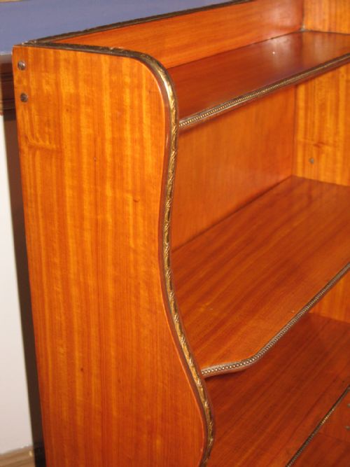 SMALL EDWARDIAN SATINWOOD WATERFALL FRONT BOOKCASE - ADDITIONAL PHOTO 5