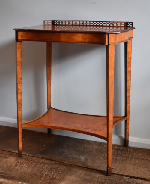 FINE SATINWOOD SERPENTINE LAMP OR SIDE TABLE - ADDITIONAL PHOTO 1