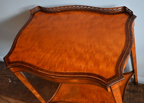 FINE SATINWOOD SERPENTINE LAMP OR SIDE TABLE - ADDITIONAL PHOTO 4