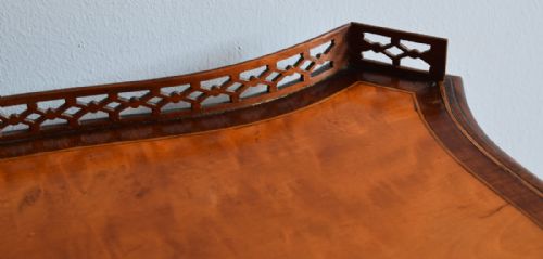 FINE SATINWOOD SERPENTINE LAMP OR SIDE TABLE - ADDITIONAL PHOTO 6