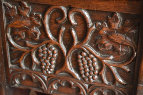 ELIZABETHAN STYLE OAK BOX STOOL - ADDITIONAL PHOTO 2