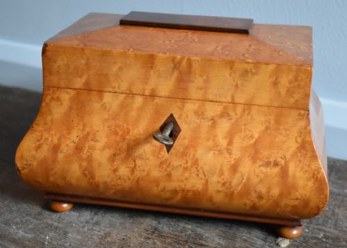 FINE AND UNUSUAL SATINWOOD TEA CADDY - ADDITIONAL PHOTO 2