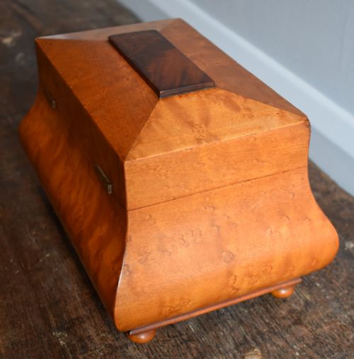 FINE AND UNUSUAL SATINWOOD TEA CADDY - ADDITIONAL PHOTO 5